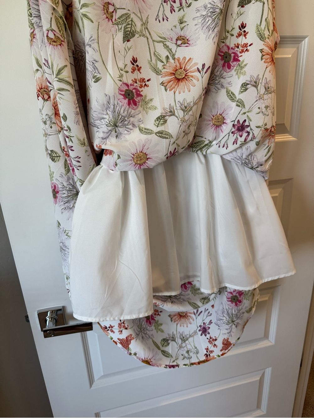ARULA Meadow Floral Puff-Sleeve Maxi Dress in White with Multicolor Blooms - Picture 6 of 9